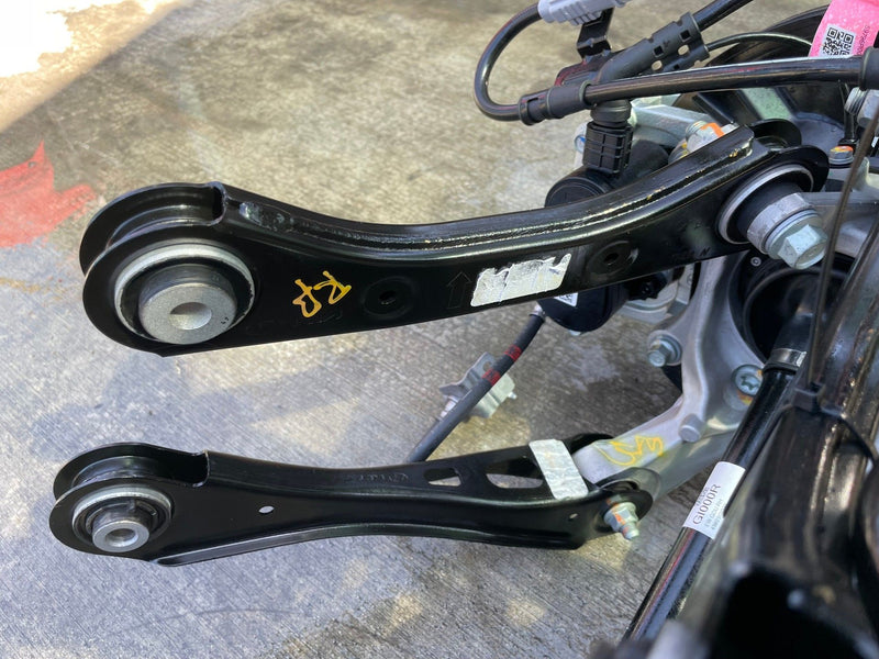 Load image into Gallery viewer, 2025-2026 HYUNDAI IONIQ 5 AWD REAR RIGHT SIDE SUSPENSION KNEE ASSEMBLY # 110470
