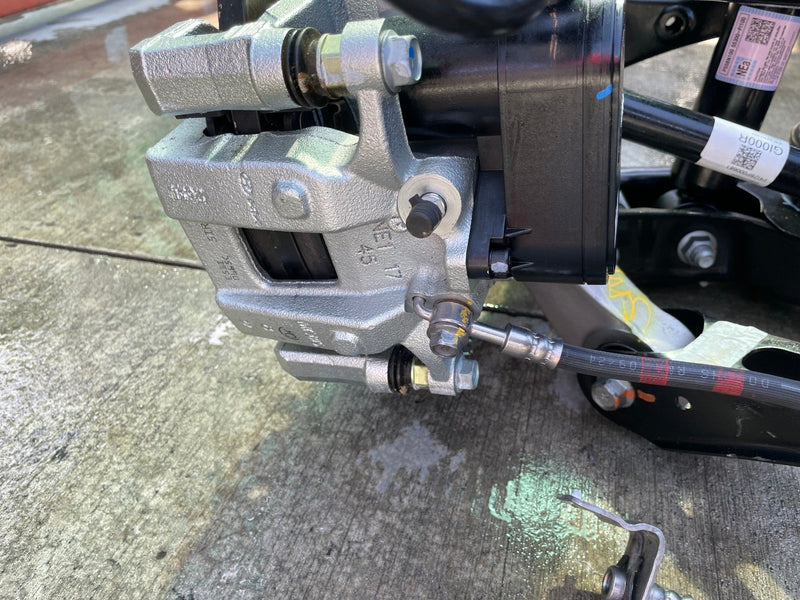 Load image into Gallery viewer, 2025-2026 HYUNDAI IONIQ 5 AWD REAR RIGHT SIDE SUSPENSION KNEE ASSEMBLY # 110470
