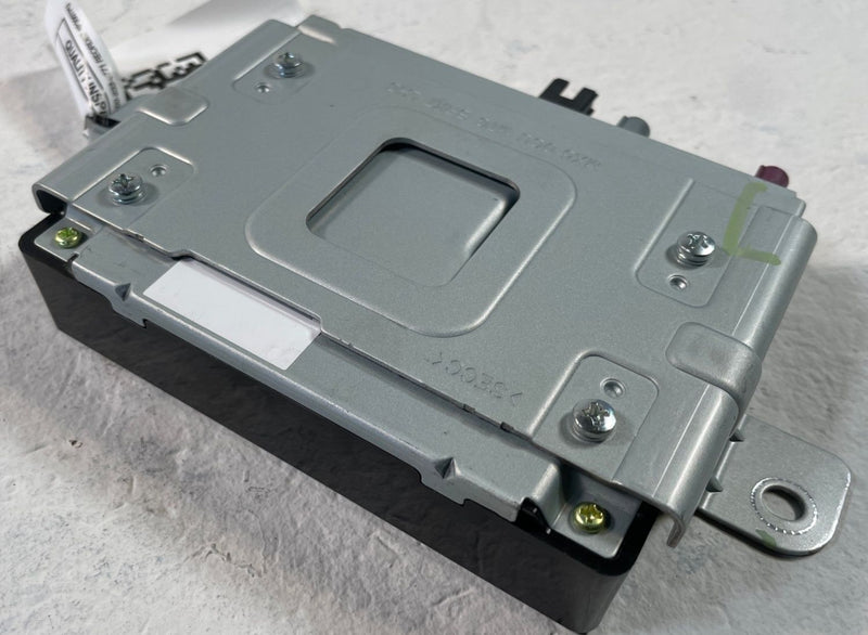 Load image into Gallery viewer, 2024-2025 HYUNDAI SANTA FE DCU DOMAIN COMPUTER CONTROL MODULE UNIT # 109268
