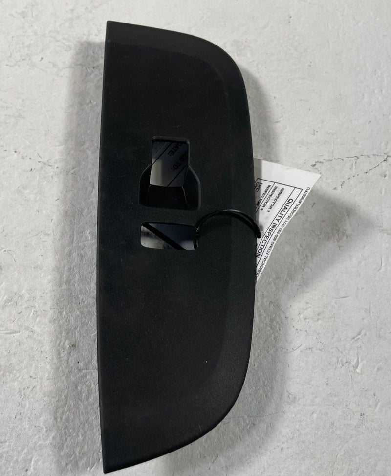 Load image into Gallery viewer, 2023-2025 HONDA HR-V FRONT RIGHT PASSENGE DOOR WINDOW SWITCH COVER BEZEL #107982
