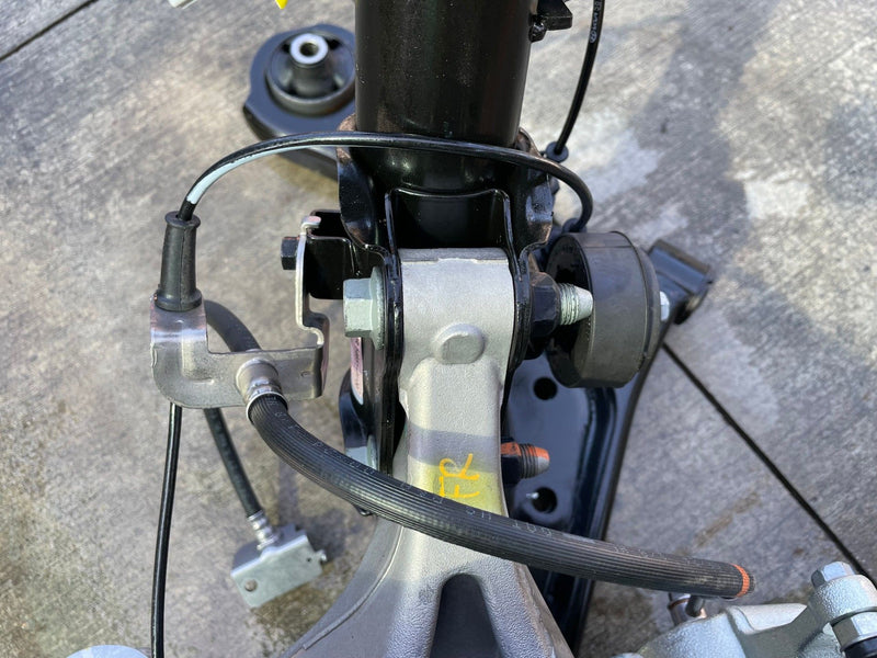 Load image into Gallery viewer, 2025-2026 HYUNDAI IONIQ 5 AWD FRONT LEFT SIDE SUSPENSION KNEE ASSEMBLY # 110468
