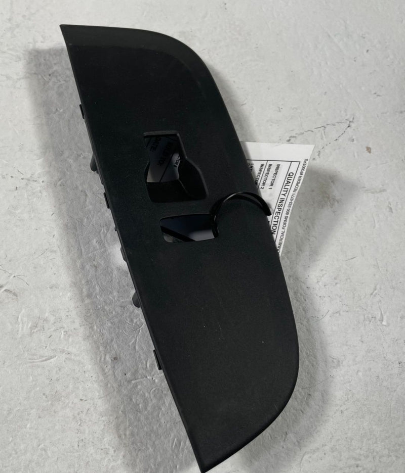 Load image into Gallery viewer, 2023-2025 HONDA HR-V FRONT RIGHT PASSENGE DOOR WINDOW SWITCH COVER BEZEL #107982
