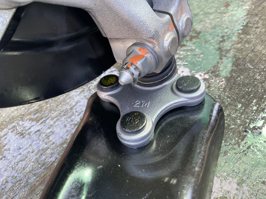 2025-2026 HYUNDAI IONIQ 5 AWD FRONT LEFT SIDE SUSPENSION KNEE ASSEMBLY