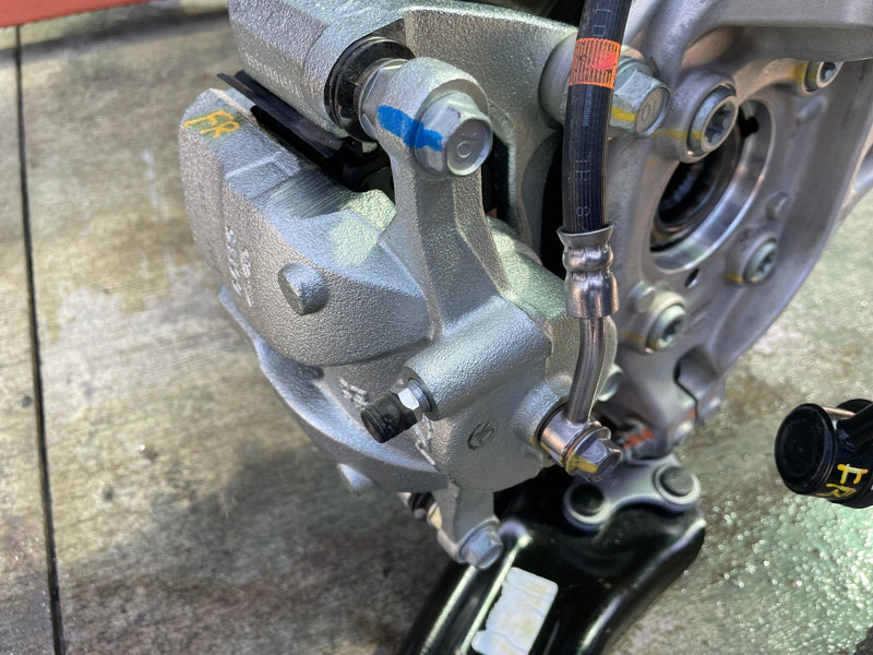 Load image into Gallery viewer, 2025-2026 HYUNDAI IONIQ 5 AWD FRONT LEFT SIDE SUSPENSION KNEE ASSEMBLY # 110468
