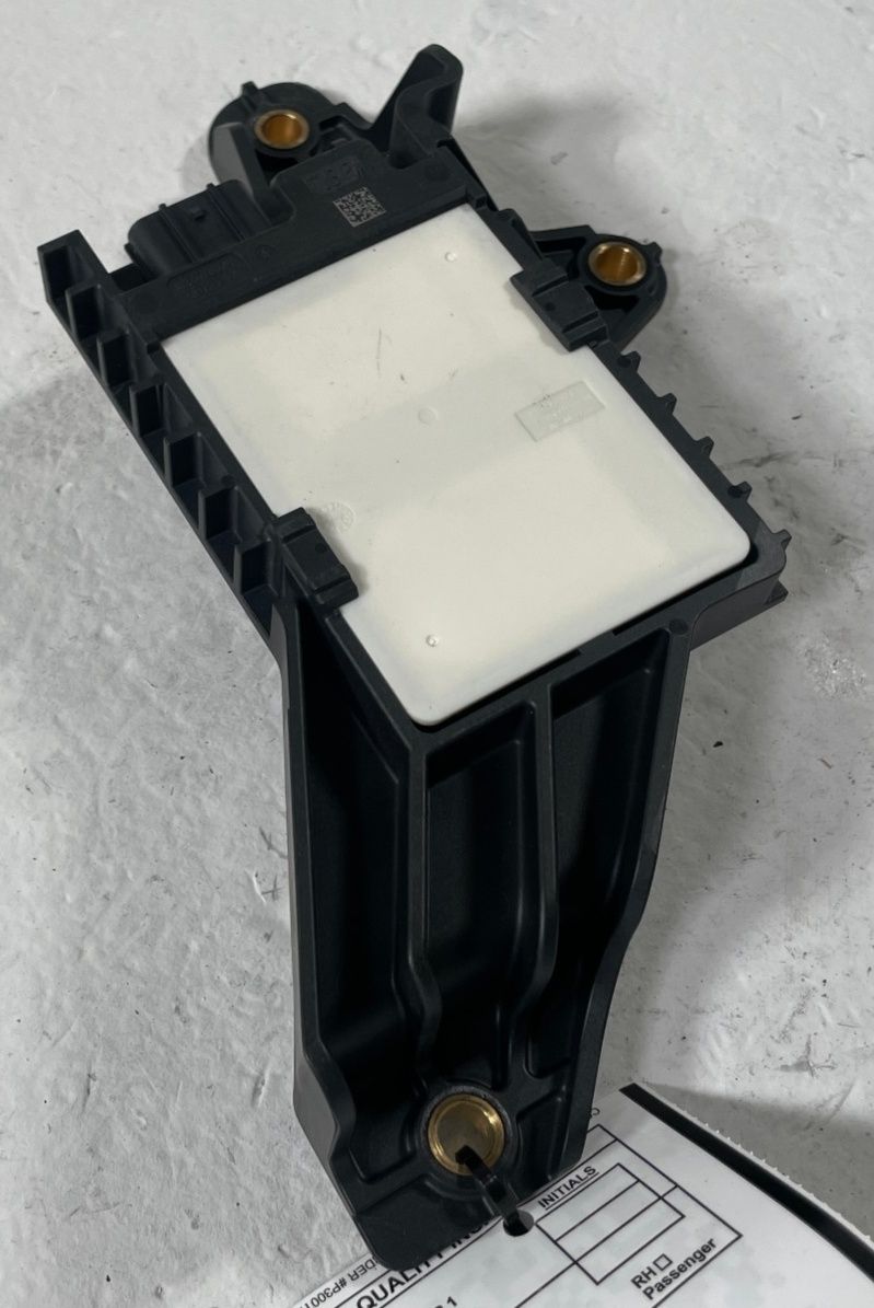 Load image into Gallery viewer, 19-25 HONDA PASSPORT REAR RIGHT PASSENGER SIDE BLIND SPOT RADAR SENSOR # 107809
