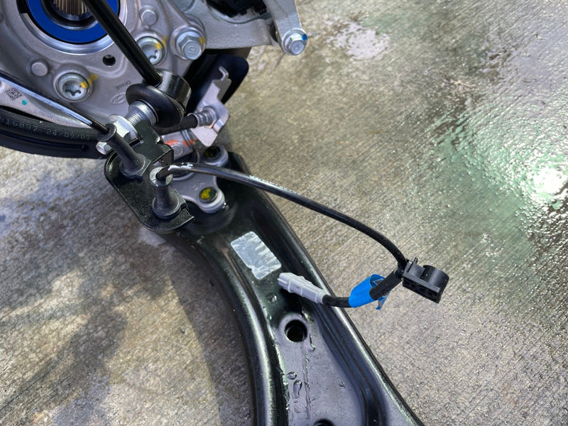 Load image into Gallery viewer, 2025-2026 HYUNDAI IONIQ 5 AWD FRONT LEFT SIDE SUSPENSION KNEE ASSEMBLY # 110469
