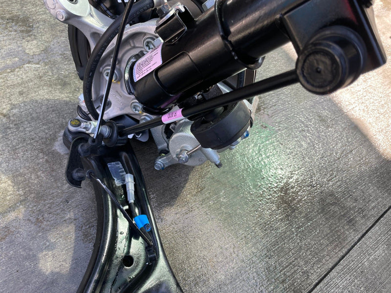 Load image into Gallery viewer, 2025-2026 HYUNDAI IONIQ 5 AWD FRONT LEFT SIDE SUSPENSION KNEE ASSEMBLY # 110469
