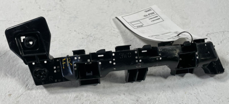 Load image into Gallery viewer, 23-26 HONDA HR-V FRONT RIGHT PASSENGER BUMPER RETAINER SPACER BRACKET # 107980
