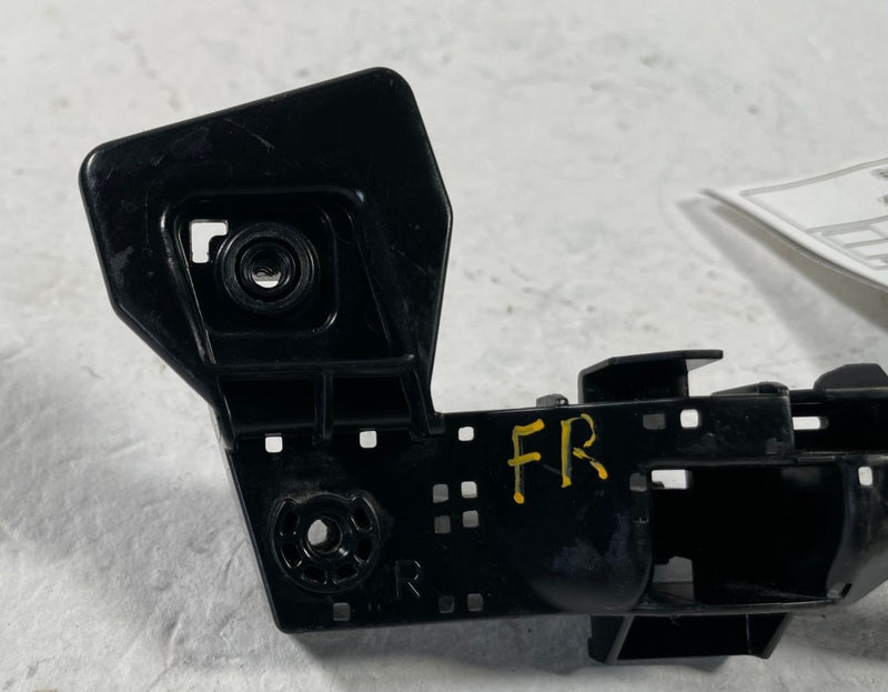 Load image into Gallery viewer, 23-26 HONDA HR-V FRONT RIGHT PASSENGER BUMPER RETAINER SPACER BRACKET # 107980
