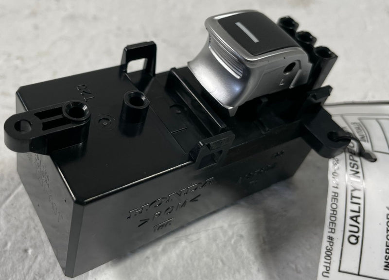 Load image into Gallery viewer, 22-26 HONDA CIVIC ACCORD HR-V REAR LH OR RH SIDE POWER DOOR WINDOW SWITCH 107992
