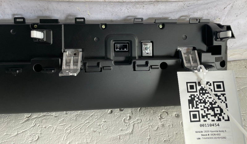 Load image into Gallery viewer, 2025-2026 HYUNDAI IONIQ 5 INSTRUMENT CLUSTER INFOMATION SCREEN ASSEMBLY # 110454
