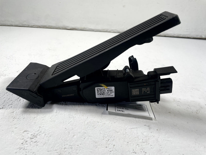 Load image into Gallery viewer, 2025-2026 HYUNDAI TUCSON ACCELERATOR PEDAL THROTTLE TRAVEL SENSOR # 111996
