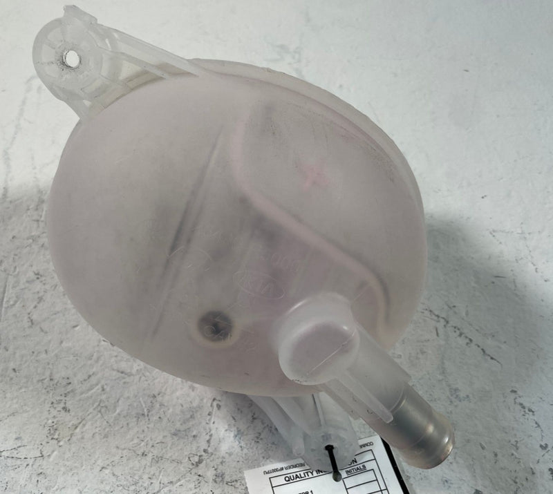 Load image into Gallery viewer, 21-26 HYUNDAI TUCSON SANTA FE ENGINE COOLANT RESERVOIR TANK BOTTLE 2.5L # 109277
