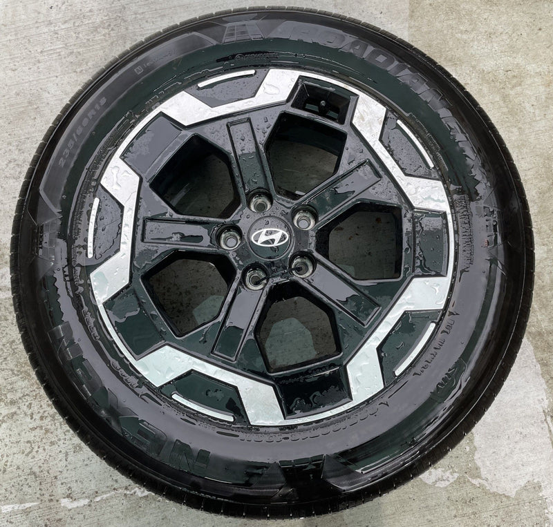Load image into Gallery viewer, HYUNDAI SANTA FE 18" 18x7.5 BLACK ALLOY WHEEL RIM W/ TIRE (ONLY#1) 24-26 #112877

