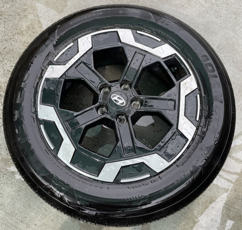 Load image into Gallery viewer, HYUNDAI SANTA FE 18" 18x7.5 BLACK ALLOY WHEEL RIM W/ TIRE (ONLY#1) 24-26 #112877
