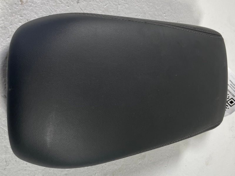 Load image into Gallery viewer, 2023-25 HONDA HR-V EX-L CENTER CONSOLE ARM REST ARMREST LID COVER BLACK # 108030
