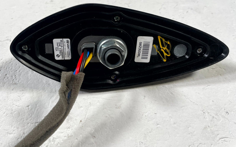 Load image into Gallery viewer, 2025-2026 HYUNDAI TUCSON REAR ROOF SHARK FIN ANTENNA MODULE 96210CW300EB #112008
