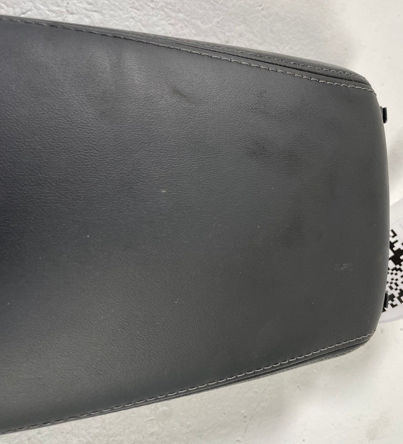Load image into Gallery viewer, 2023-25 HONDA HR-V EX-L CENTER CONSOLE ARM REST ARMREST LID COVER BLACK # 108030
