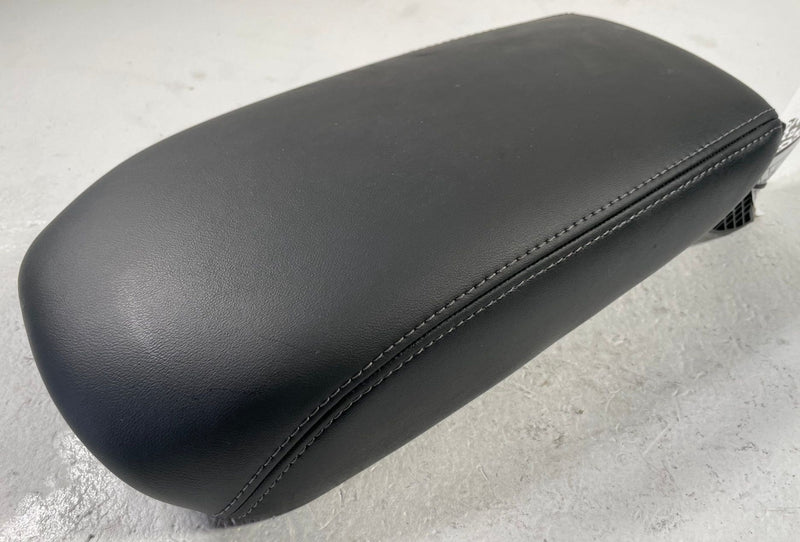 Load image into Gallery viewer, 2023-25 HONDA HR-V EX-L CENTER CONSOLE ARM REST ARMREST LID COVER BLACK # 108030
