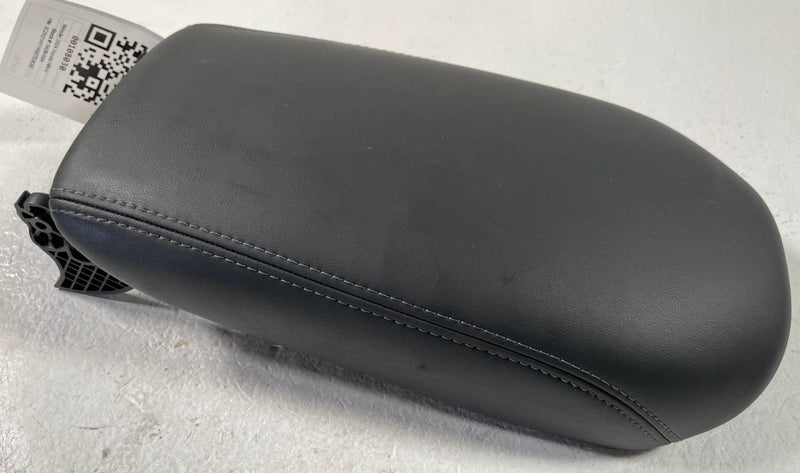 Load image into Gallery viewer, 2023-25 HONDA HR-V EX-L CENTER CONSOLE ARM REST ARMREST LID COVER BLACK # 108030
