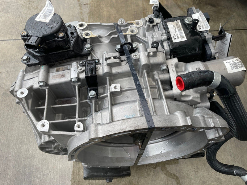 Load image into Gallery viewer, HYUNDAI SANTA FE FWD AUTO TRANSMISSION ASSEMBLY 2.5L 10K MILES 2024-2025 #112883
