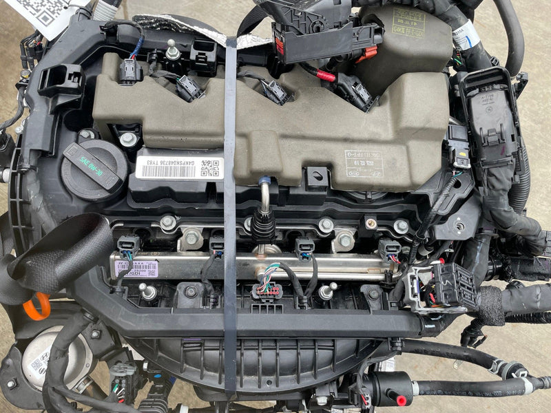 Load image into Gallery viewer, HYUNDAI SANTA FE FWD AUTO ENGINE MOTOR ASSEMBLY 2.5L 10K MILES 24-25 # 112882
