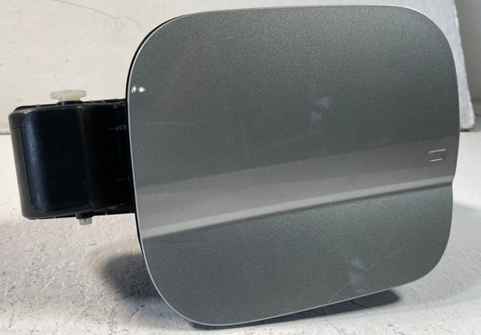 24-26 HYUNDAI SANTA FE FUEL GAS TANK FILLER DOOR HOUSING SILVER (R2T)