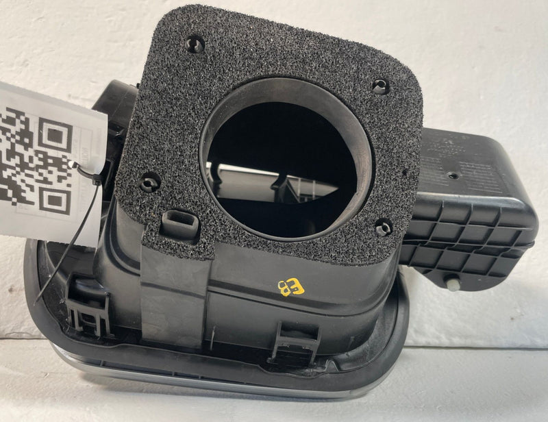 Load image into Gallery viewer, 24-26 HYUNDAI SANTA FE FUEL GAS TANK FILLER DOOR HOUSING SILVER (R2T) # 109255
