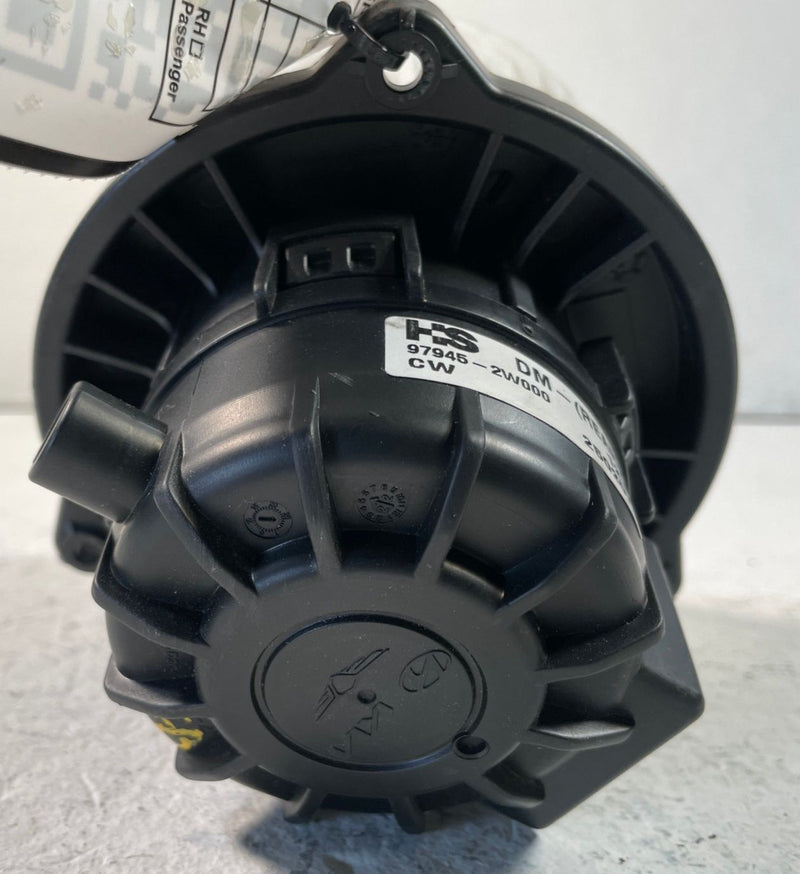 Load image into Gallery viewer, 24-26 HYUNDAI SANTA FE HVAC A/C AIR CONDITIONER HEATER BLOWER FAN MOTOR # 109253
