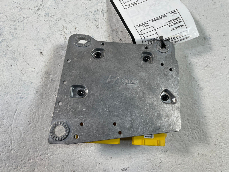 Load image into Gallery viewer, 2024-2026 HYUNDAI SANTA FE SRS AIR BAG CONTROL SENSOR MODULE 95910-R6000 #109252
