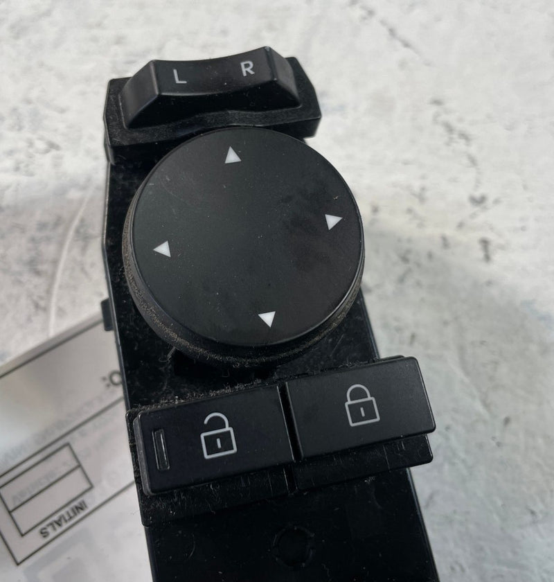 Load image into Gallery viewer, 2024 - 2026 HYUNDAI SANTA FE FRONT LEFT SIDE MASTER DOOR WINDOW SWITCH # 109238
