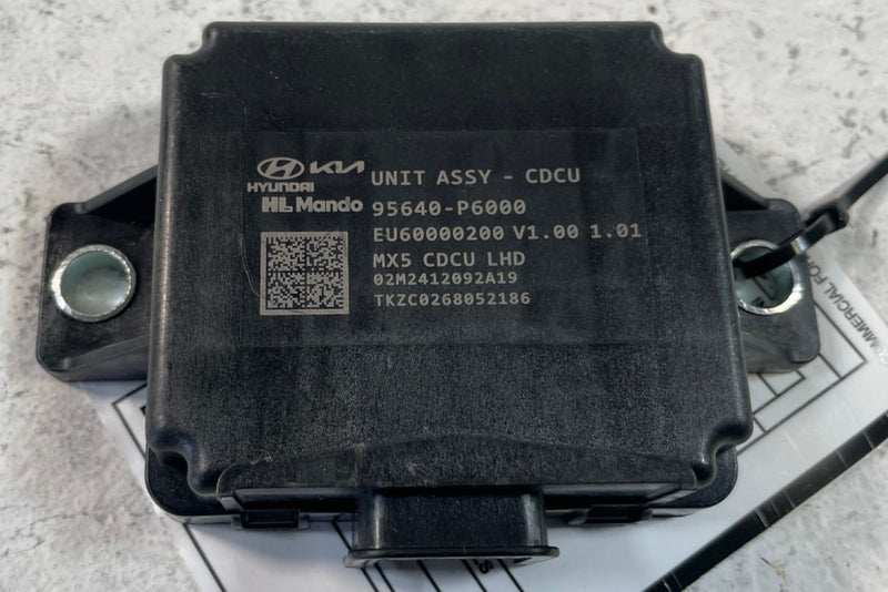 Load image into Gallery viewer, 2024-25 HYUNDAI SANTA FE CHASIS DOMAIN CONTROL MODULE UNIT 95640-P6000 # 109259
