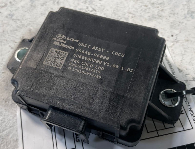 Load image into Gallery viewer, 2024-25 HYUNDAI SANTA FE CHASIS DOMAIN CONTROL MODULE UNIT 95640-P6000 # 109259

