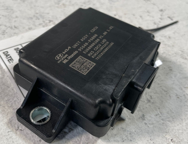 Load image into Gallery viewer, 2024-25 HYUNDAI SANTA FE CHASIS DOMAIN CONTROL MODULE UNIT 95640-P6000 # 109259
