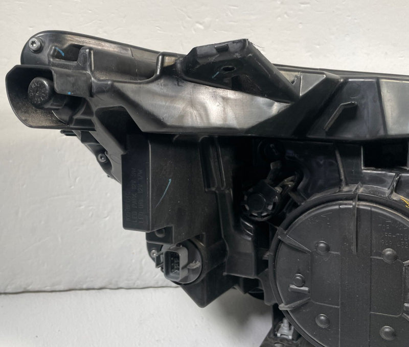 Load image into Gallery viewer, 2022-2025 HONDA PASSPORT LEFT DRIVER SIDE LED HEADLIGHT HEADLAMP # 107894

