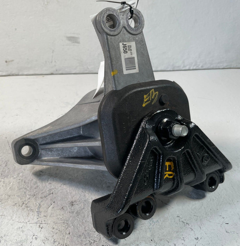 Load image into Gallery viewer, 24-25 HYUNDAI SANTA FE FRONT RIGHT SIDE ENGINE MOUNT SUPPORT BRACKET 2.5L 109293
