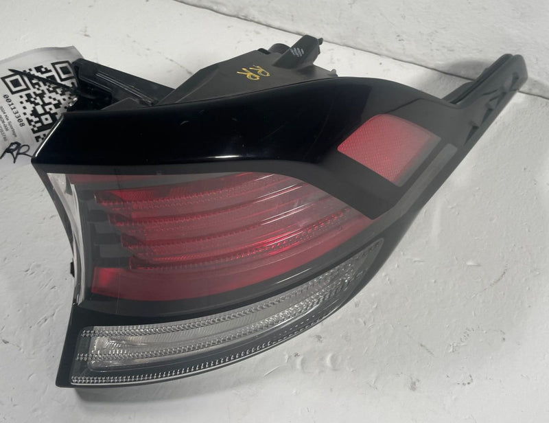 Load image into Gallery viewer, 2023-25 KIA SPORTAGE REAR RIGHT PASSENGER SIDE LED OUTER TAILLIGHT LAMP # 113308
