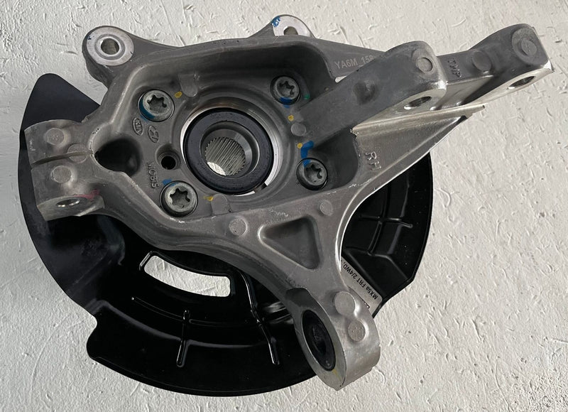 Load image into Gallery viewer, 21-26 HYUNDAI SANTA FE FWD FRONT RIGHT SPINDLE KNUCKLE W/ BEARING HUB # 112855
