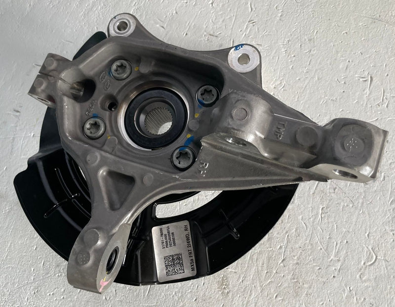 Load image into Gallery viewer, 21-26 HYUNDAI SANTA FE FWD FRONT RIGHT SPINDLE KNUCKLE W/ BEARING HUB # 112855
