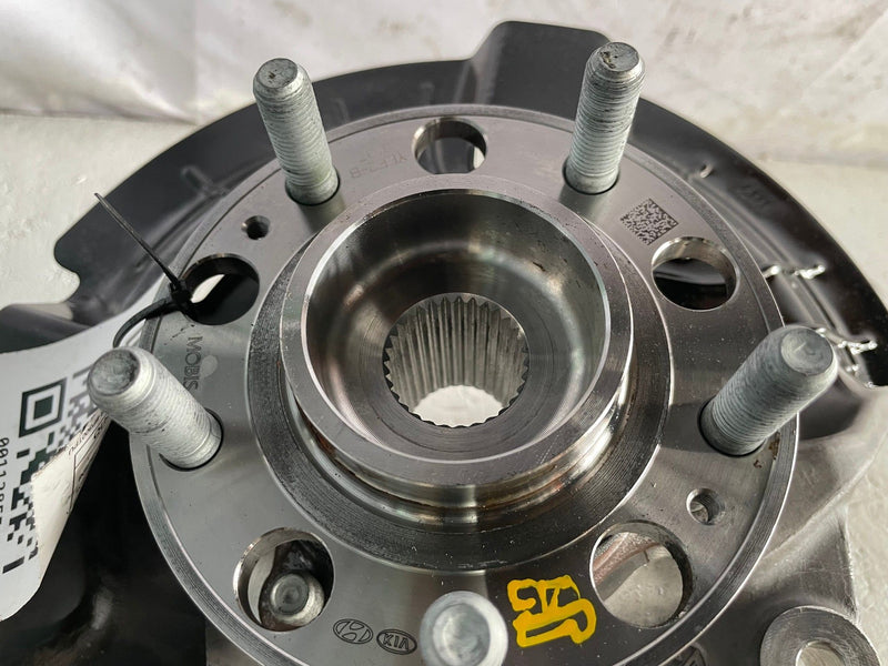 Load image into Gallery viewer, 21-26 HYUNDAI SANTA FE FWD FRONT RIGHT SPINDLE KNUCKLE W/ BEARING HUB # 112855
