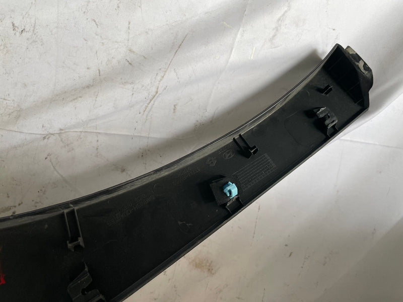 Load image into Gallery viewer, 2024-2025 HYUNDAI SANTA FE REAR PASSENGER SIDE WHEEL ARCH TRIM MOLDING # 112863
