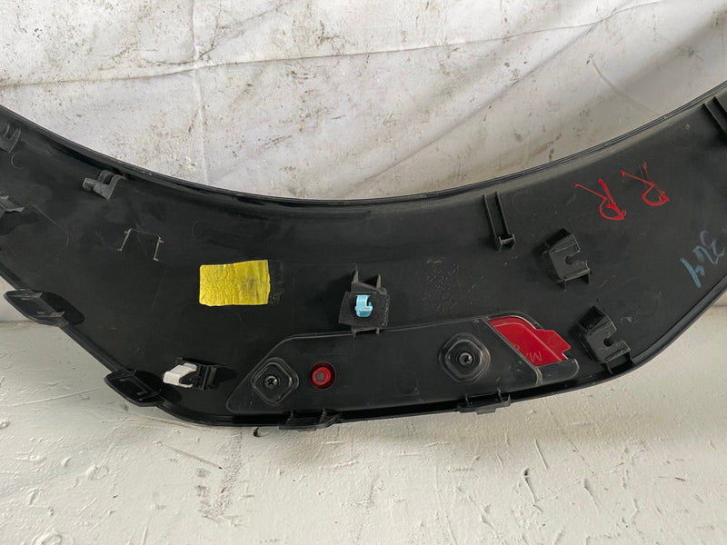 Load image into Gallery viewer, 2024-2025 HYUNDAI SANTA FE REAR PASSENGER SIDE WHEEL ARCH TRIM MOLDING # 112863
