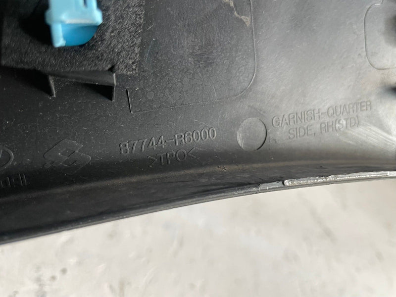 Load image into Gallery viewer, 2024-2025 HYUNDAI SANTA FE REAR PASSENGER SIDE WHEEL ARCH TRIM MOLDING # 112863
