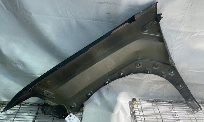 Load image into Gallery viewer, HYUNDAI SANTA FE FRONT RIGHT SIDE FENDER ASSEMBLY GREEN (WG2) 2024-2026 # 112118
