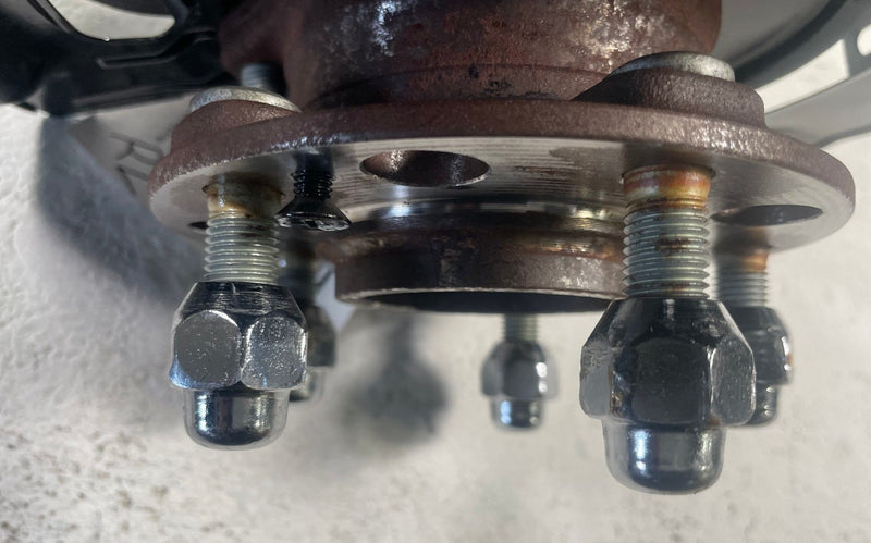 Load image into Gallery viewer, 2023-2026 KIA SPORTAGE FWD REAR LEFT DRIVER SIDE SPINDLE KNUCKLE W/ HUB # 113290
