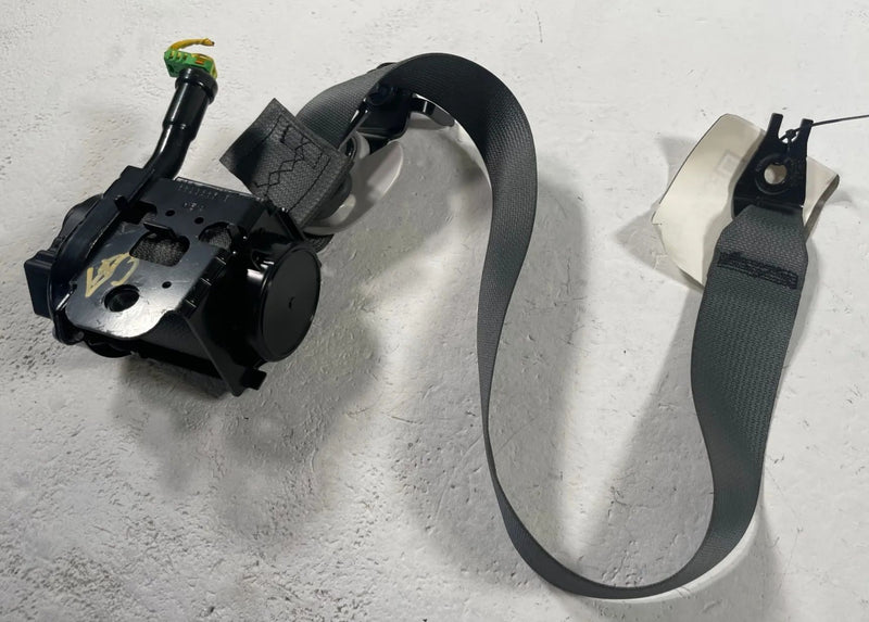 Load image into Gallery viewer, 2024 - 2026 HYUNDAI IONIQ 5 REAR RIGHT PASSENGER SEAT BELT RETRACTOR # 112584
