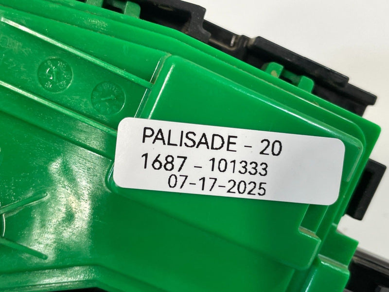 Load image into Gallery viewer, 2020-22 HYUNDAI PALISADE FUEL GAS TANK DOOR LATCH LOCK ACTUATOR MODULE # 101333
