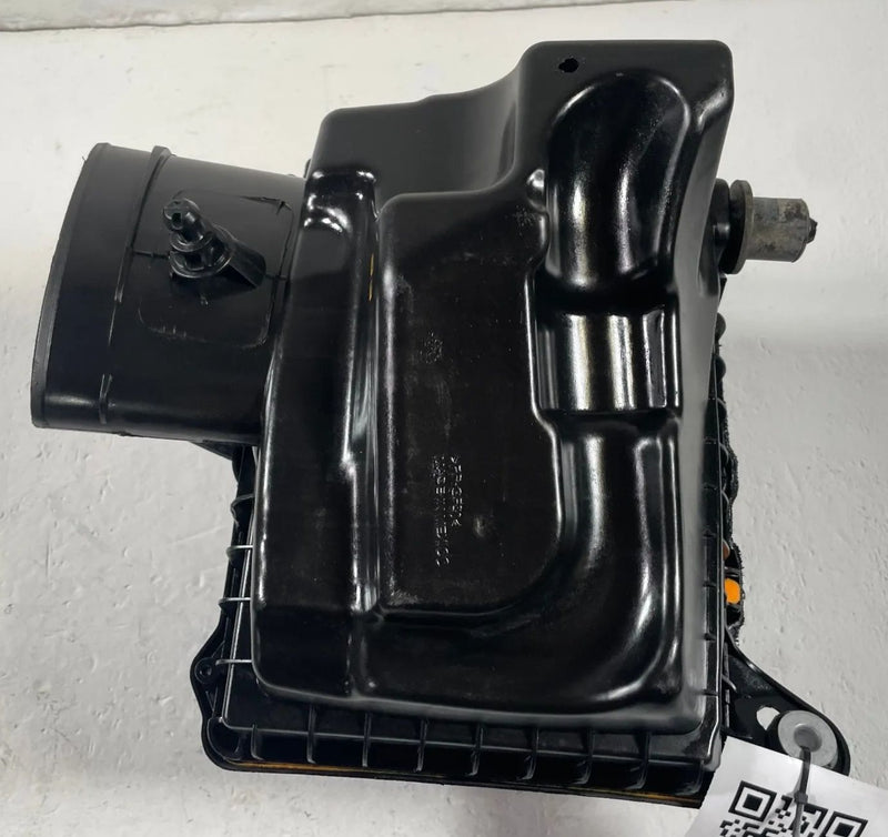 Load image into Gallery viewer, 2018-2026 CHEVROLET EQUINOX ENGINE AIR CLEANER INTAKE FILTER HOUSING BOX #112406
