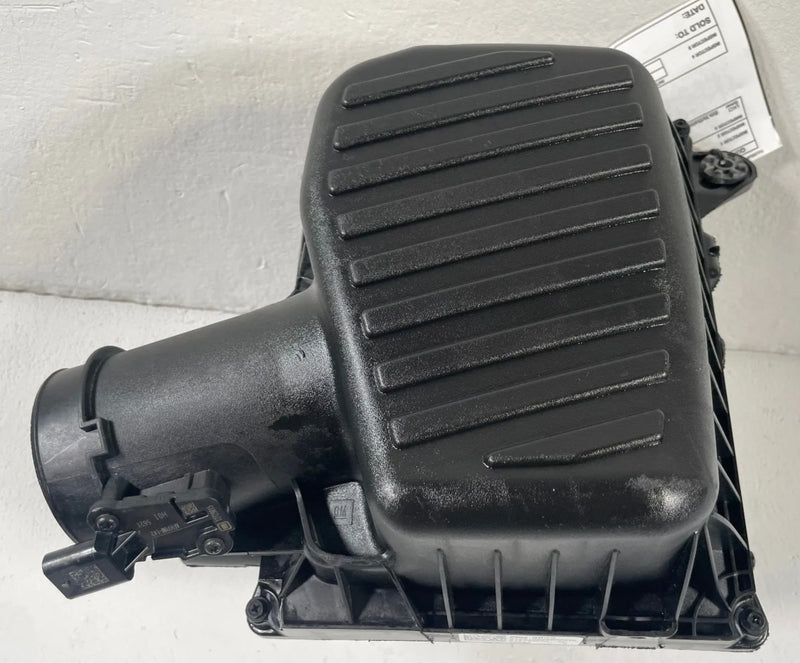 Load image into Gallery viewer, 2018-2026 CHEVROLET EQUINOX ENGINE AIR CLEANER INTAKE FILTER HOUSING BOX #112406
