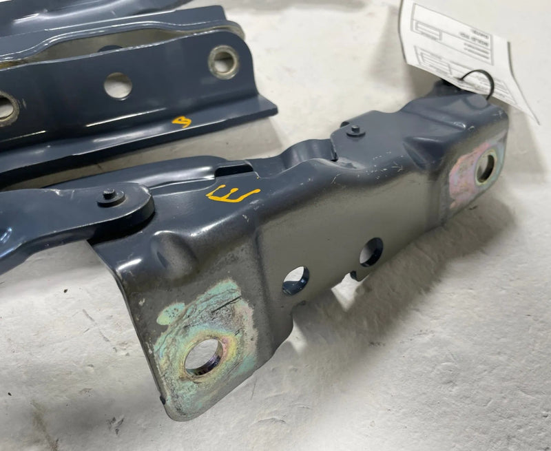 Load image into Gallery viewer, 2023-2025 HYUNDAI IONIQ 6 HOOD BONNET LEFT &amp; RIGHT SIDE HINGE SUPPORT # 110842

